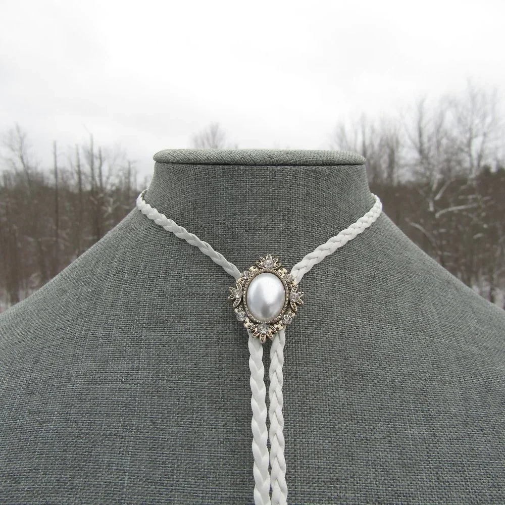 Wedding Style Bolo White Braided Faux Leather Cord Large Faux pearl and gems - Picture 3 of 5